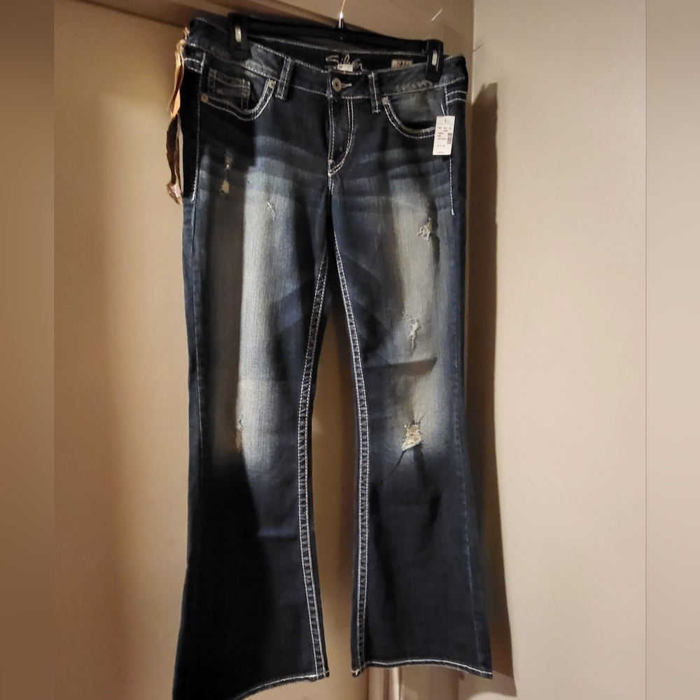 Silver Jeans. Lola flare NWT. 33x33